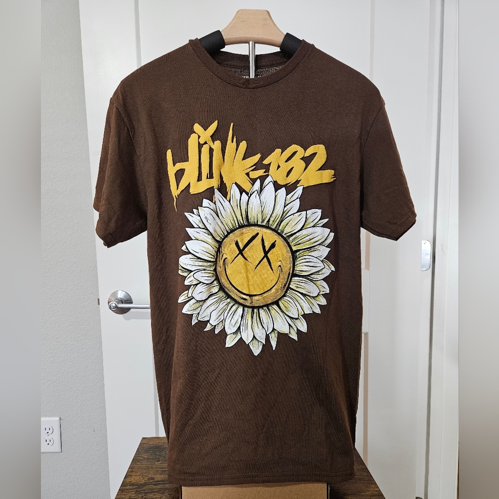 New w/o tags brown Blink 182 Sunflower t-shirt, size medium